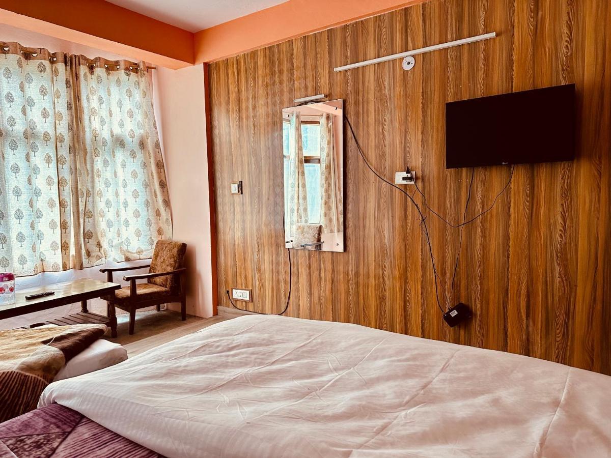 Hotel D Kanchan Manali Buitenkant foto
