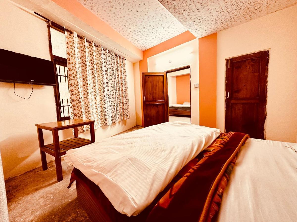 Hotel D Kanchan Manali Buitenkant foto