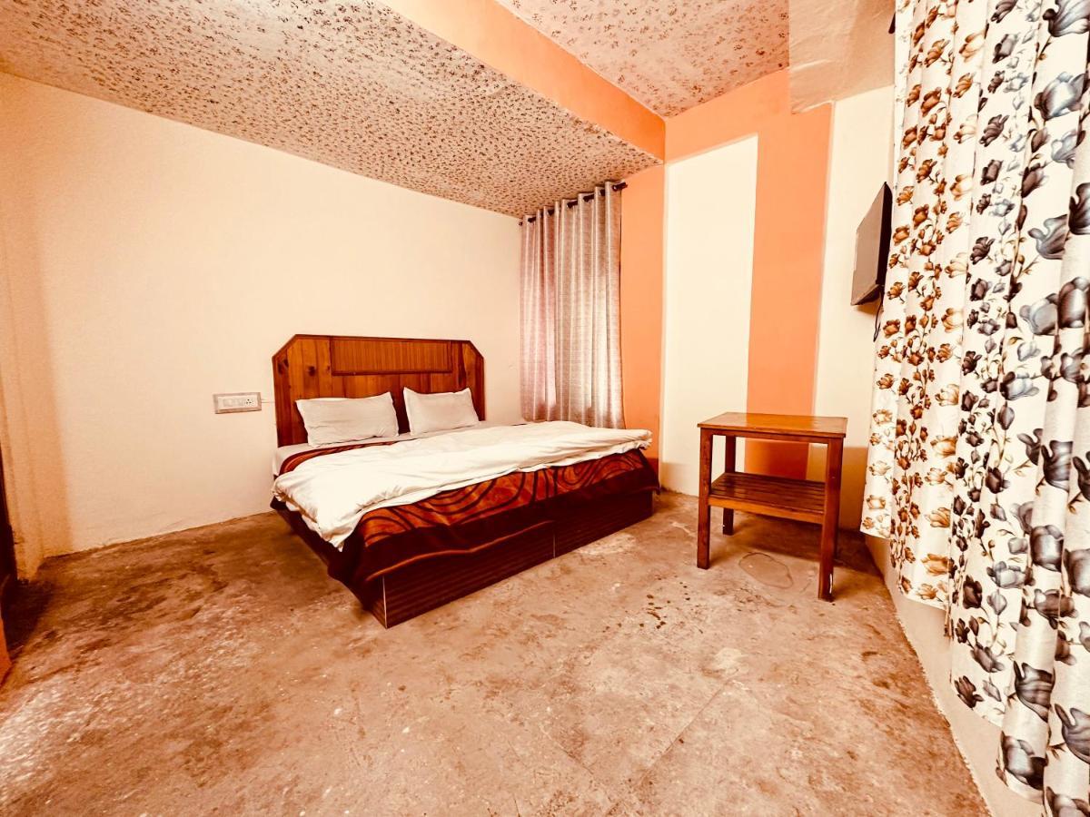 Hotel D Kanchan Manali Buitenkant foto
