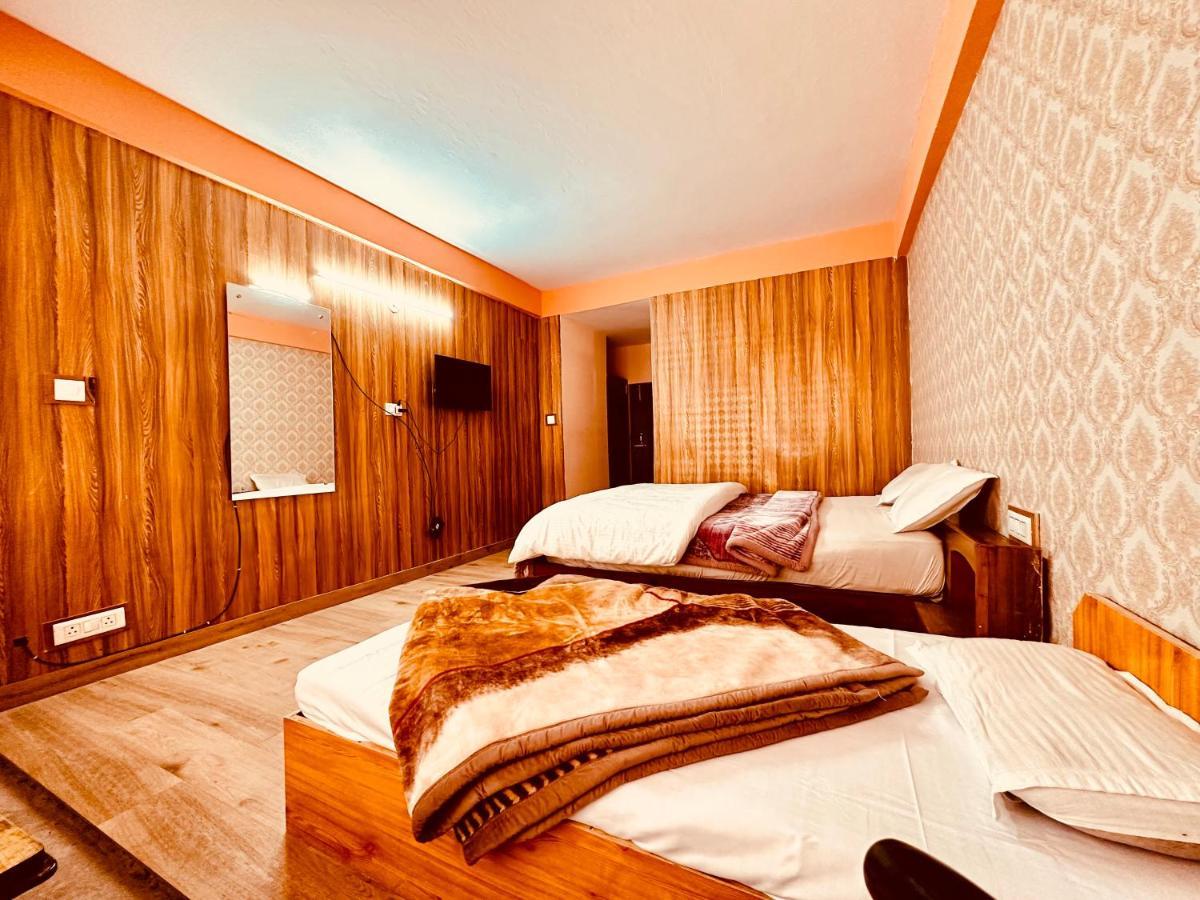 Hotel D Kanchan Manali Buitenkant foto
