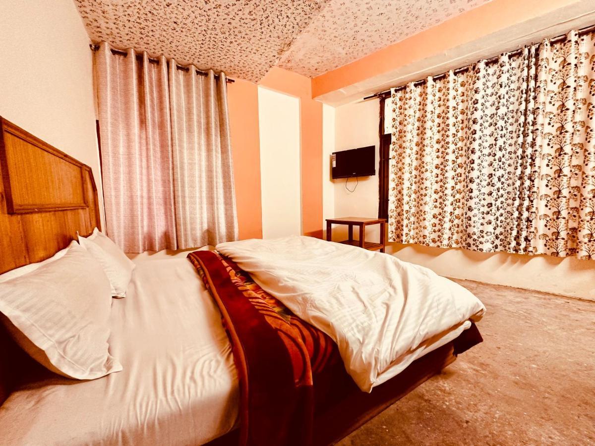 Hotel D Kanchan Manali Buitenkant foto